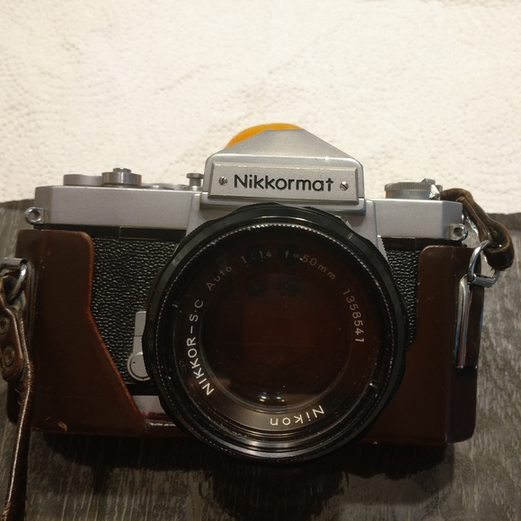 Nikon ,NIKKORMAT VINTAGE CAMERA - Picture 10 of 10